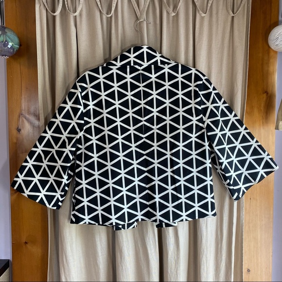 Transitions Crop Jacket - Picture 2 of 11
